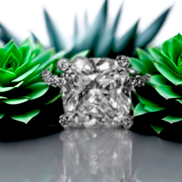 Vintage NWT’s Cubic Zirconia Statement Ring Size 7 approx 1.5 carats - Picture 2 of 9